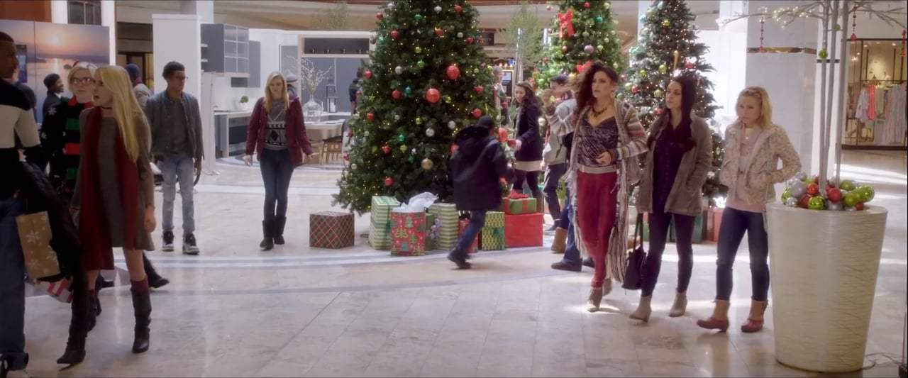 A Bad Mom's Christmas TV Spot - Court (2017) Screen Capture #2