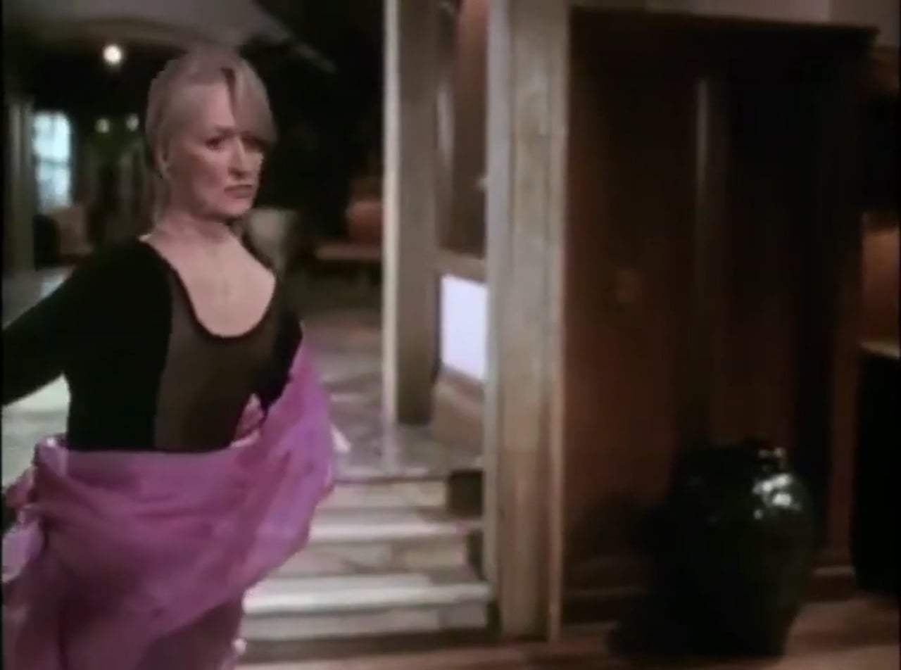 Death Becomes Her Trailer (1992) Screen Capture #4