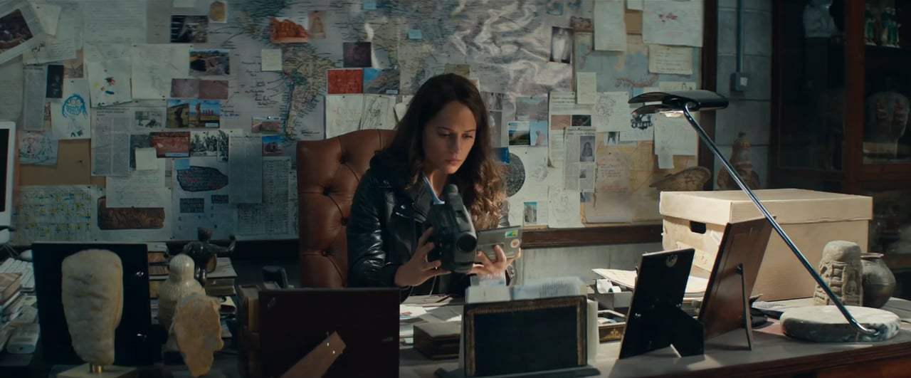 Tomb Raider Featurette - Alicia Vikander (2018) Screen Capture #2