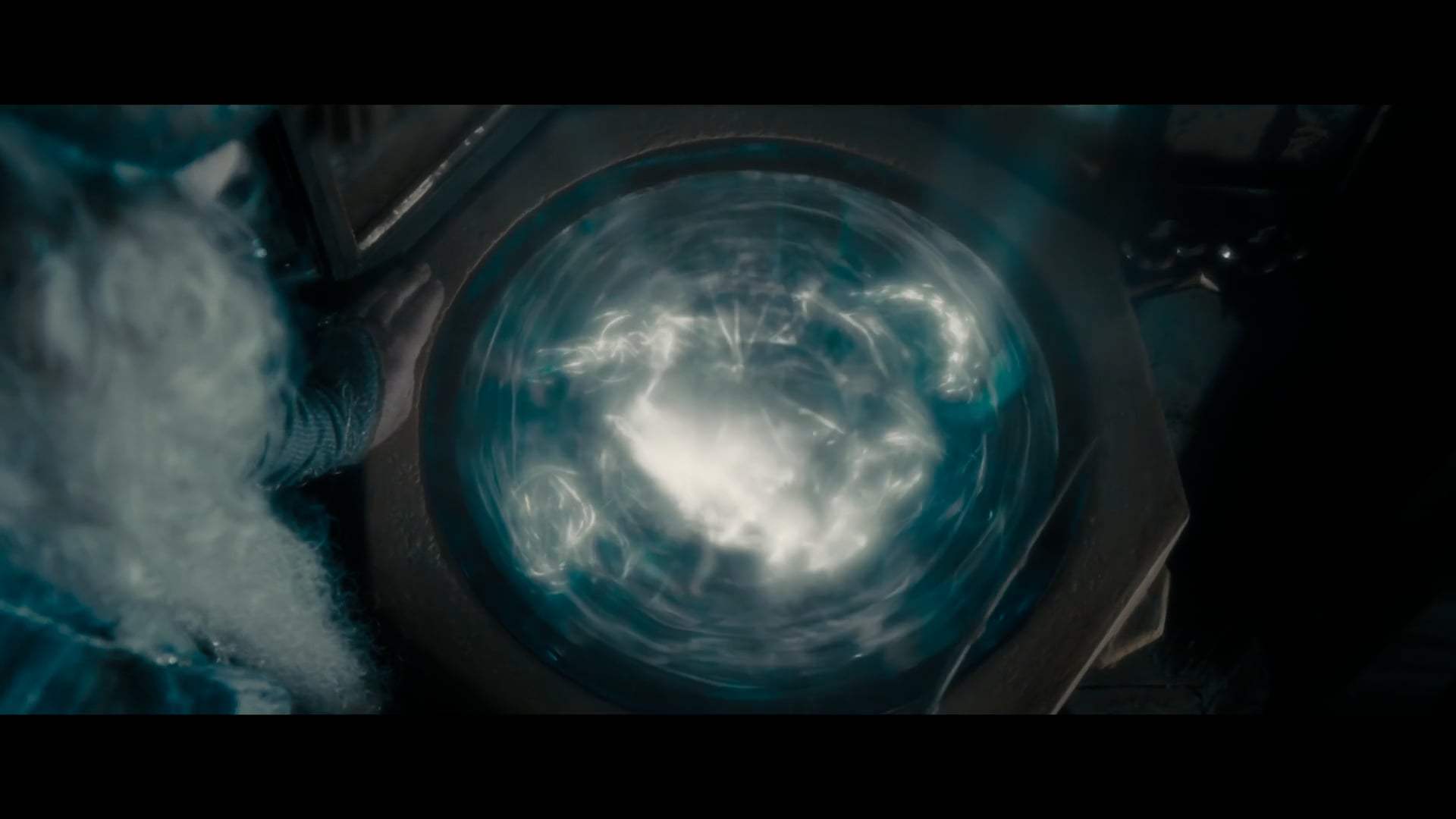Fantastic Beasts: The Secrets of Dumbledore Theatrical Trailer (2022) Screen Capture #1