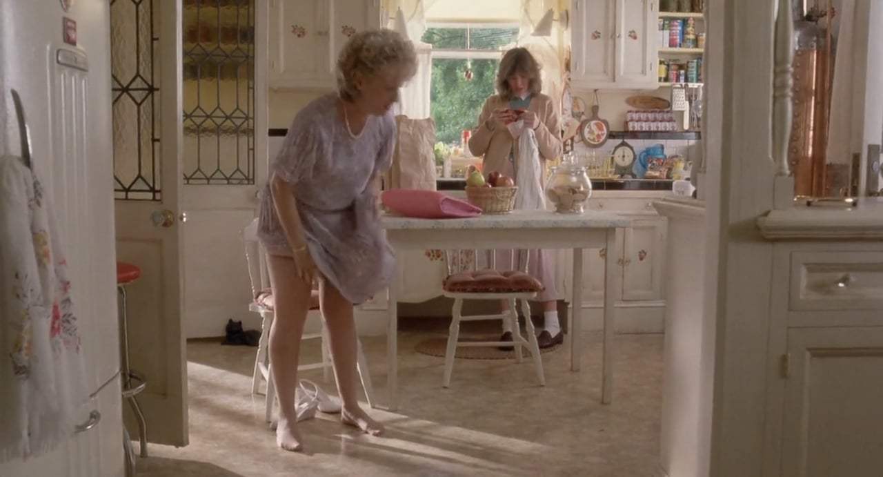 Chick (Tess Harper) talks to Lenny (Diane Keaton) about her sister Meg. 
