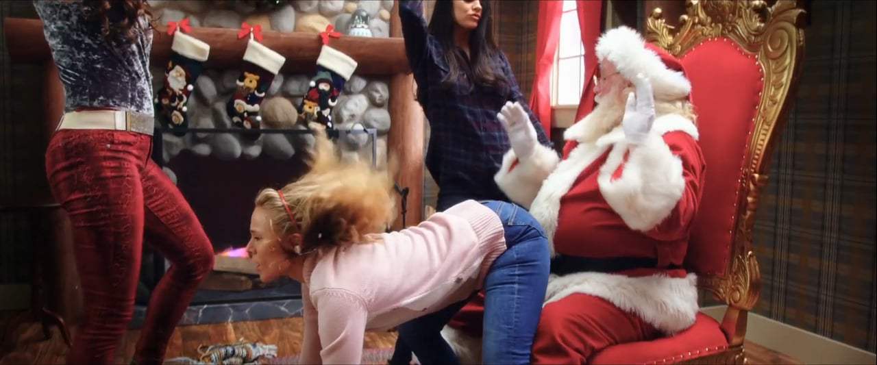 A Bad Mom's Christmas TV Spot - Holiday (2017) Screen Capture #3