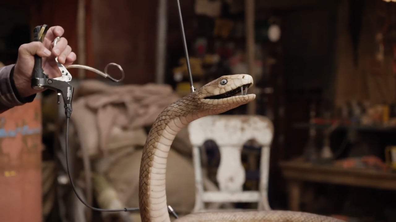 Jumanji: Welcome to the Jungle Featurette - Snake (2017) Screen Capture #3