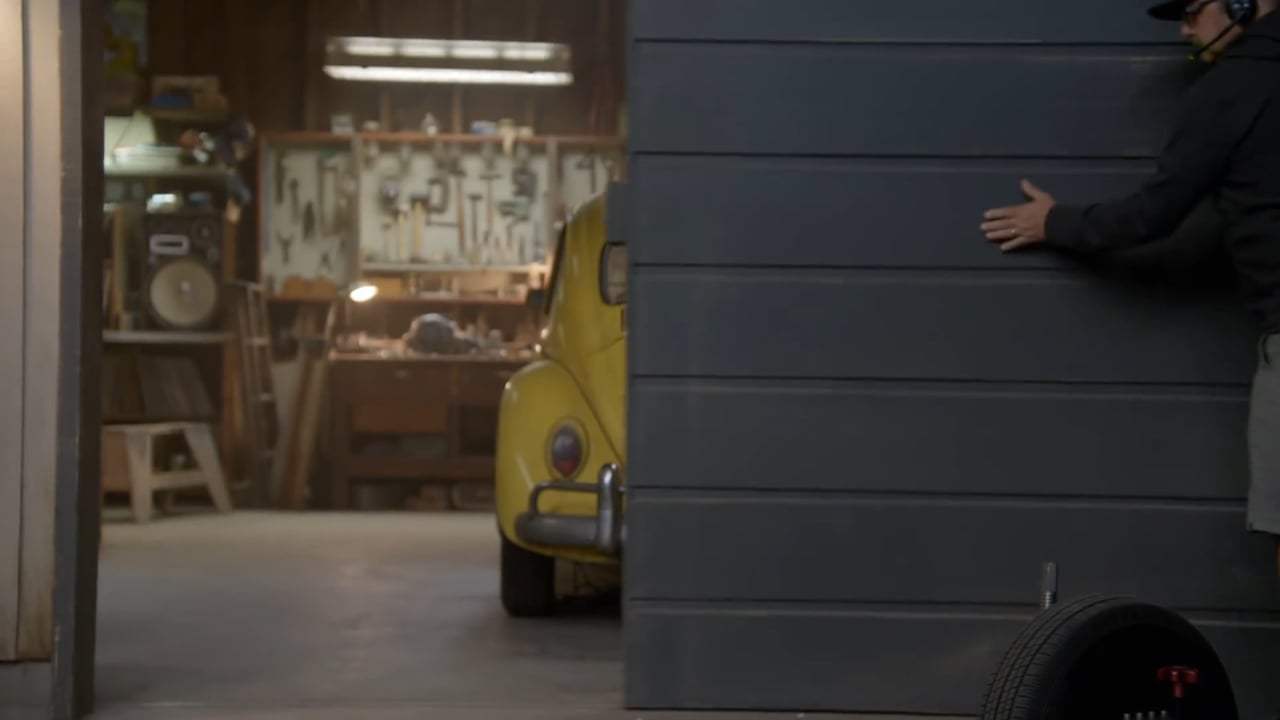 Bumblebee Featurette - Meet Director Travis Knight (2018) Screen Capture #1