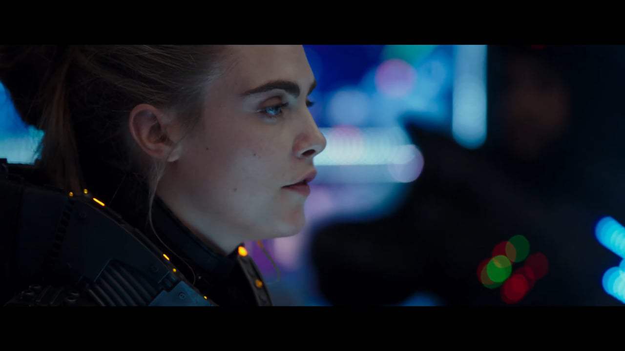 Valerian and the City of a Thousand Planets (2017) - Who's the Clever One Now?